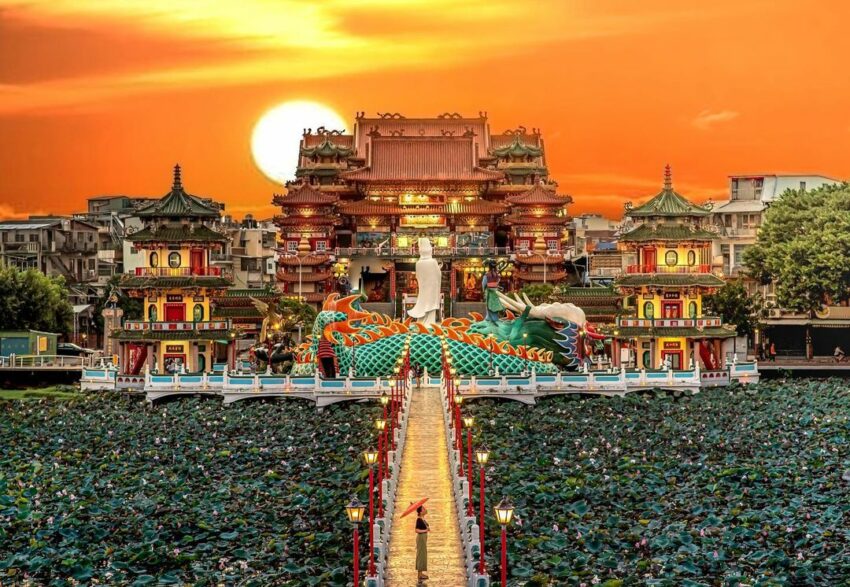 【蓮池潭】高雄屈指の観光地!蓮池潭で外せない見どころ4選&アクセスを解説! 【蓮池潭】高雄屈指の観光地!蓮池潭で外せない見どころ4選&アクセスを解説!