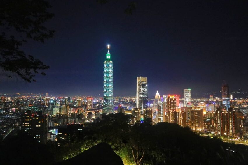 台北夜景、象山 【台北夜景】最高の夜景が見られる人気スポット6選!台北で夜景を見るならここに行こう!