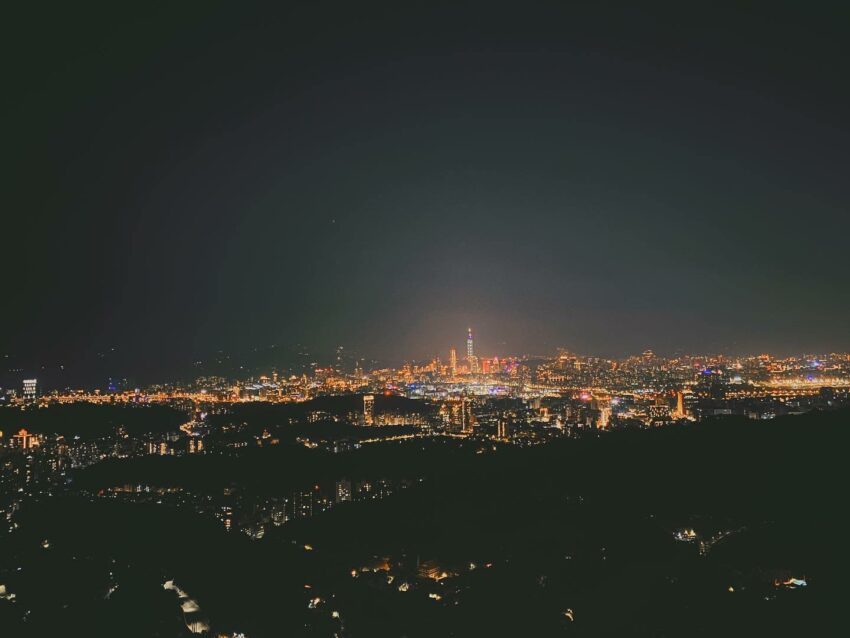 台北夜景、内湖、碧山巌 【台北夜景】最高の夜景が見られる人気スポット6選!台北で夜景を見るならここに行こう!