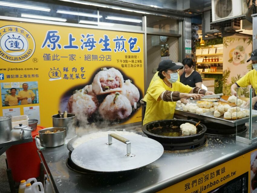 【士林夜市】絶対食べたいおすすめグルメ10選！台北最大の夜市で食べ歩き！