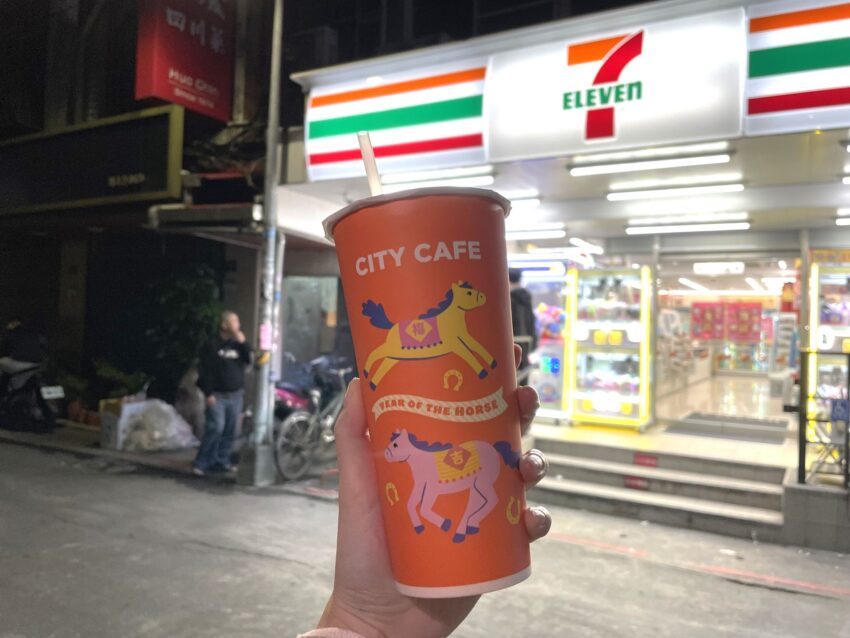 【台湾コンビニ】セブン・ファミマ徹底比較！買うべき商品8選＆ドリンクの買い方ガイド