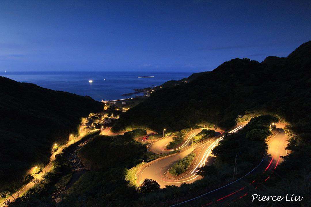 九份夜景の提灯と海の夜景を楽しむ観光スポット