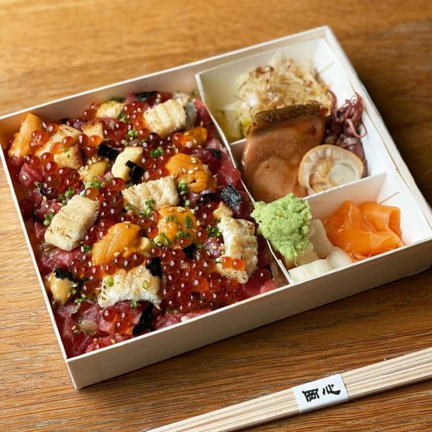 鮨岡心のおまかせ寿司コース。職人が当日の食材で握る
