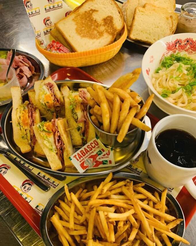 貓下去敦北俱樂部の料理。台湾洋食スタイルで気軽なクラブの雰囲気