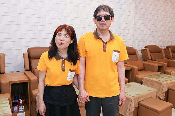 喜楽健康按摩站のオーナーご夫婦。アットホームな雰囲気の店