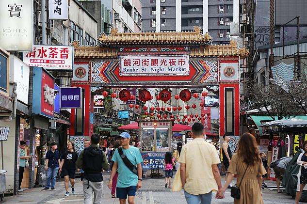 饒河街夜市の松山駅と反対側のゲート