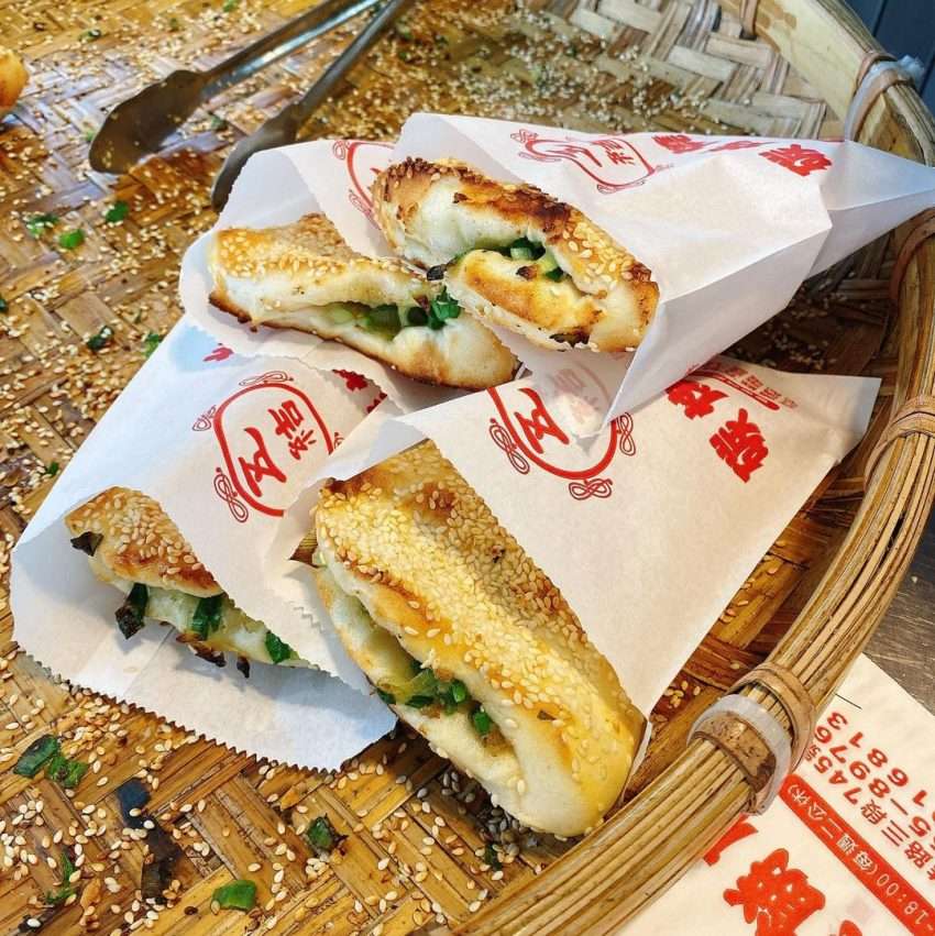五結碳烤燒餅 炭火焼きの香ばしい焼き餅
