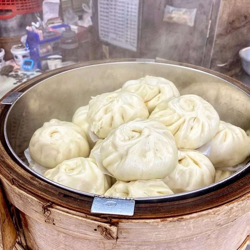 妙口四神湯の肉まんと四神湯のセット