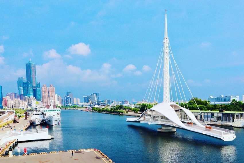 高雄港の大港橋
