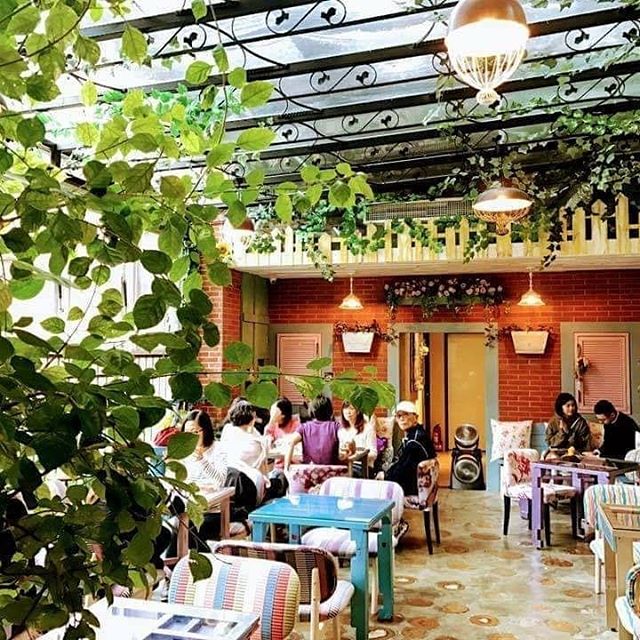 D.G Caféの南フランス風内装と台湾古建築が融合した店内