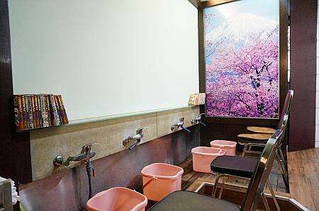 三葉足体養身館。歴史ある店ながら清潔に保たれた居心地のよい空間
