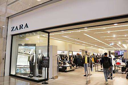 台北101 2Fのデザイナーブランドフロア。広大な売り場にアイテムが豊富に揃う