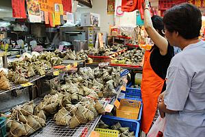 南門市場のチマキ販売コーナー