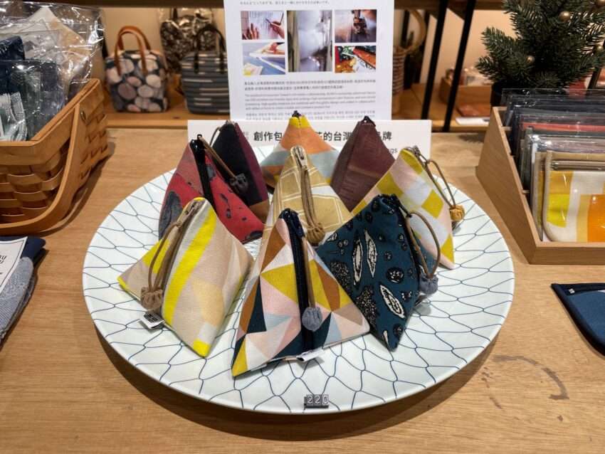 BUWU 布物設計の店内、台湾テキスタイルを使った布製品が並ぶ