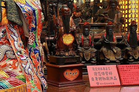 台北霞海城隍廟——迪化街にある縁結びの神様で知られる廟