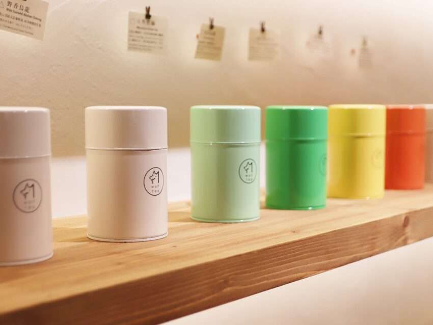 琅茶本舖(ウルフティー)の店内。こだわりの台湾茶葉が丁寧に並ぶ空間