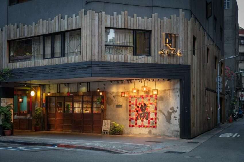 町記憶旅店の文化テーマデザインの客室