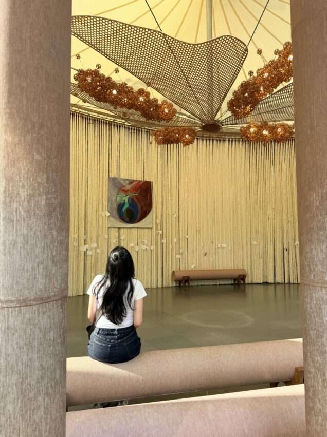 紙教堂の内部と紙管の構造