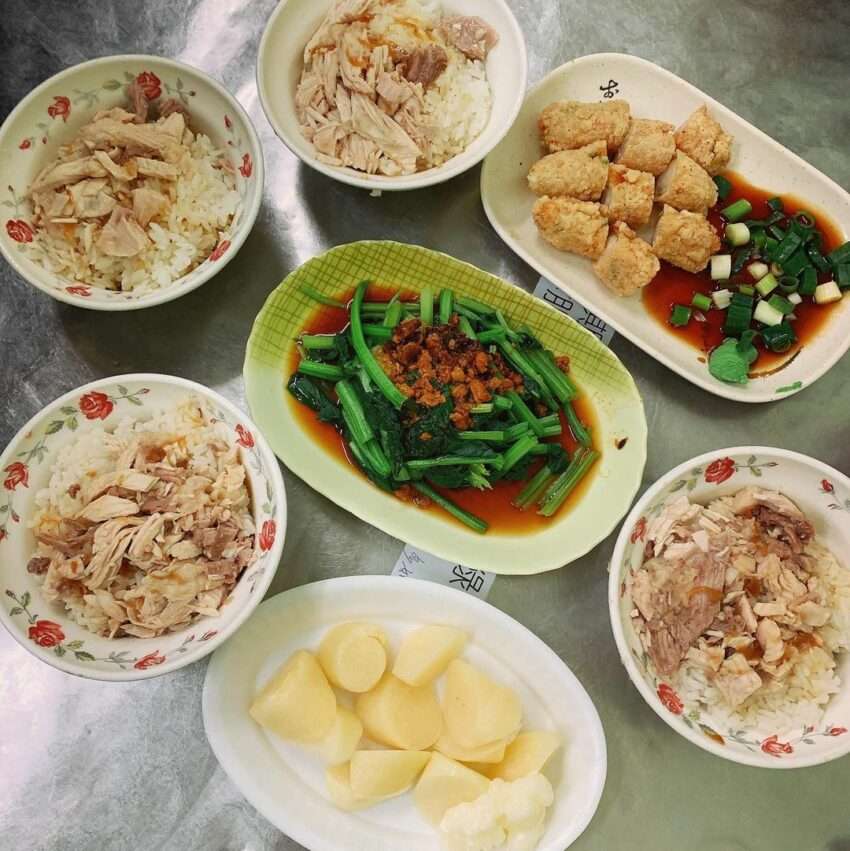 阿霞火雞肉飯のチキンライスと紅麹豚肉の小皿