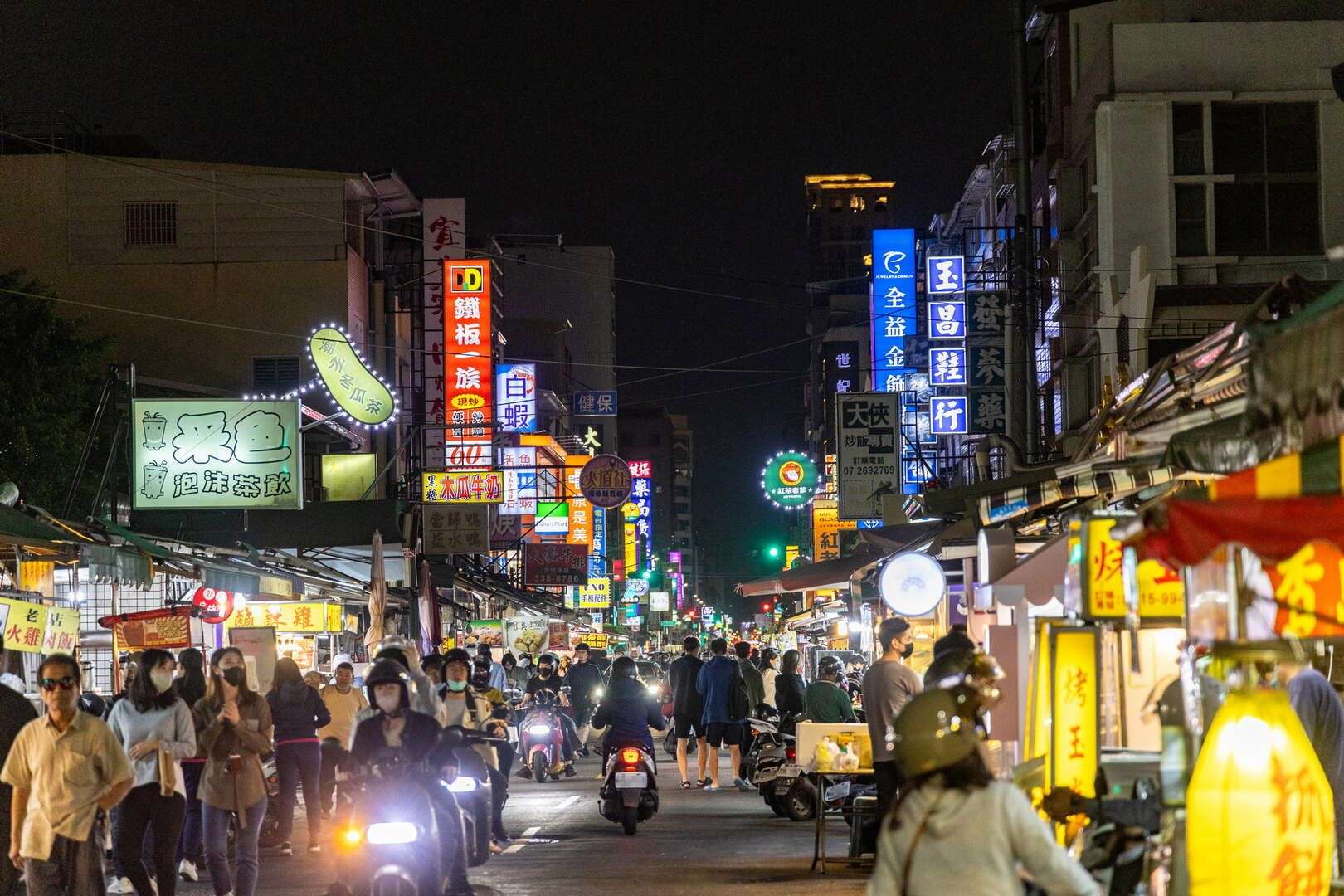 苓雅夜市(自強夜市)の屋台通り