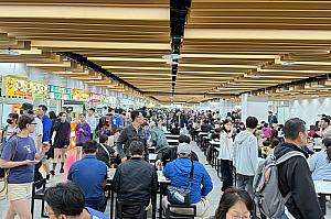 士林市場地下1階のリニューアルされたフードコートエリア