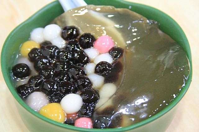 愛玉之夢遊仙草の愛玉ゼリーと仙草ゼリー