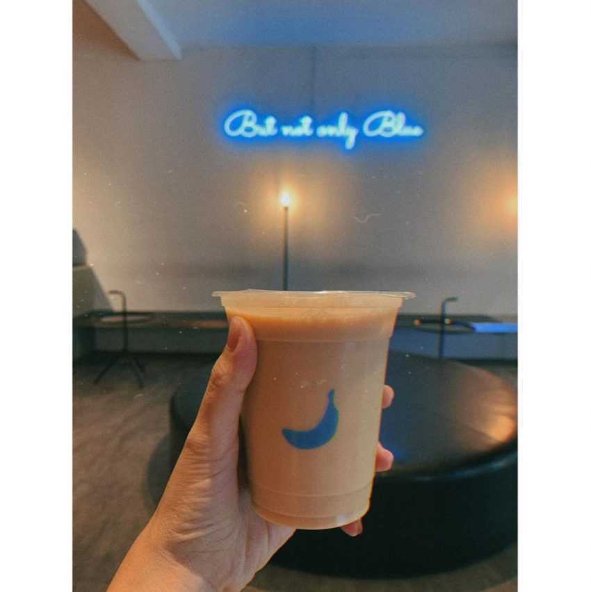士林カフェ banana blue coffee 005 のコンクリート打ちっぱなし外観