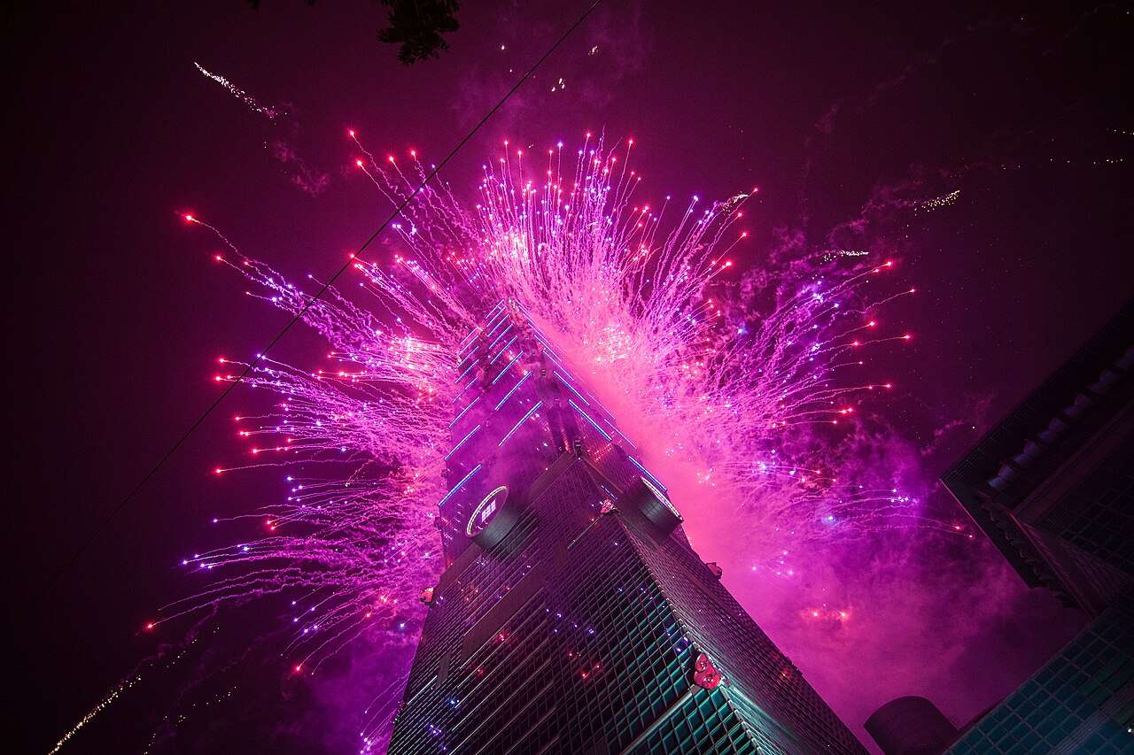 台北101のカウントダウン花火。毎年12月31日深夜に打ち上げられる台湾最大規模の年越しイベント