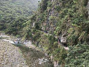 砂卡礑歩道の橋から見下ろした碧緑の川