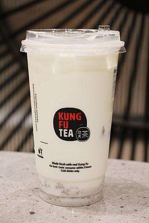 KUNG FU TEAの芋頭鮮奶とタピオカドリンク
