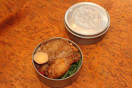 奮起湖の名物弁当とレトロなアルミ弁当箱