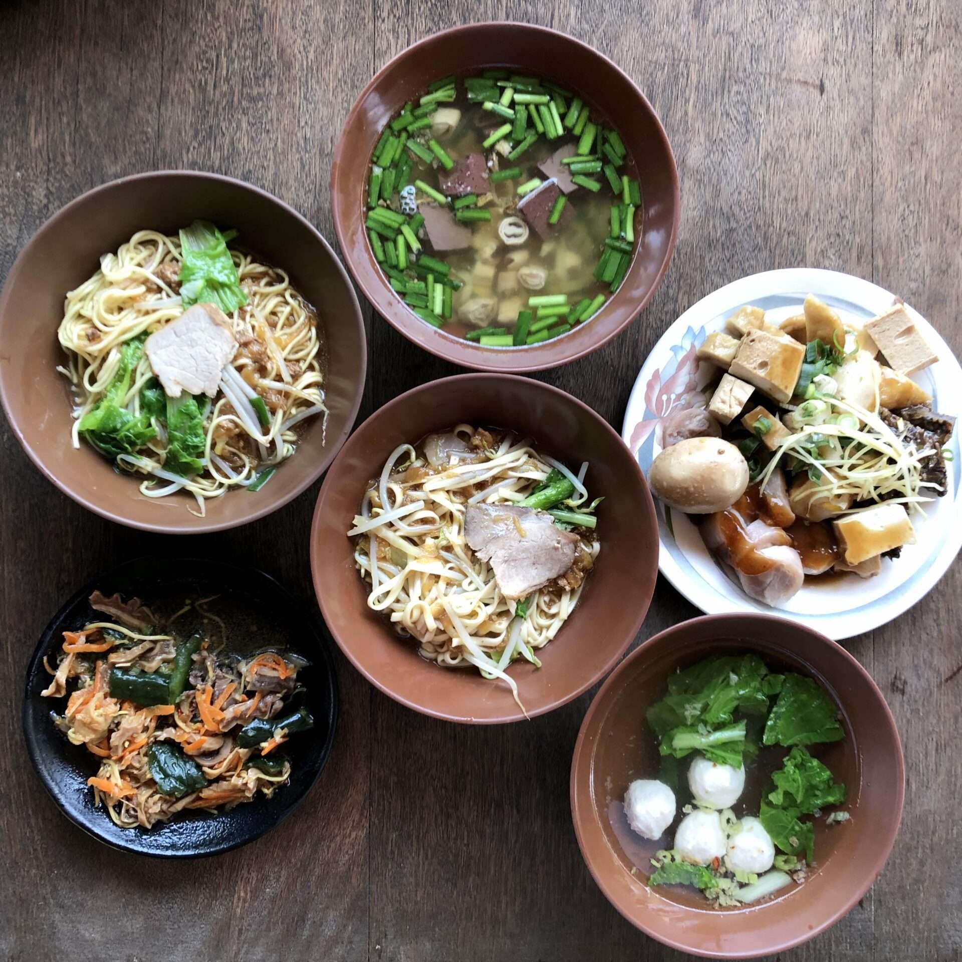 相思麵の半屋外レストランと麺料理