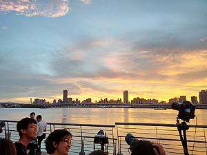 PIER5 大稻埕埠頭コンテナマーケットの外観。コンテナを活用したマーケット施設
