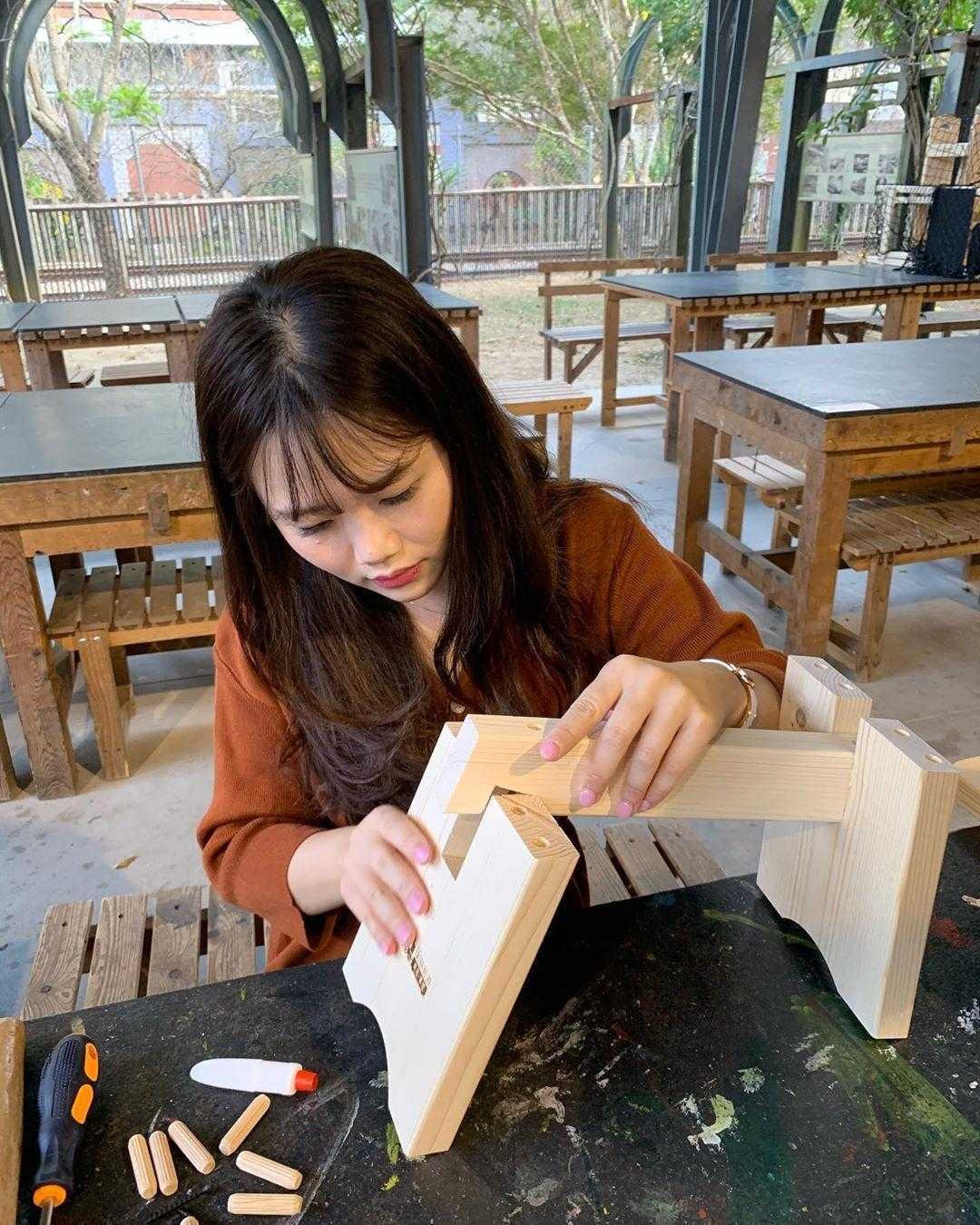 林班道体験工場でのDIY完成品と工具