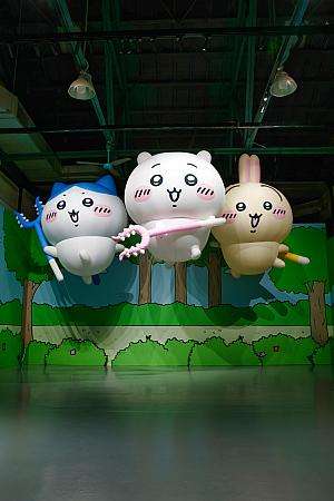 CHIIKAWA DAYS 台北特展の会場全景。広大なスペースにちいかわの世界観が広がる