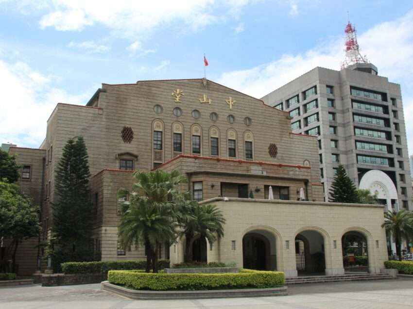 中山堂の外観