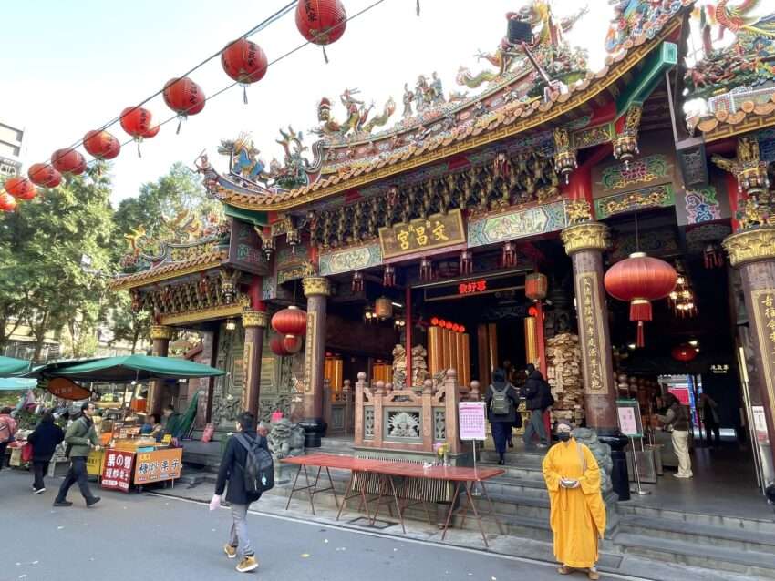 雙連朝市に並ぶ野菜や果物などの生鮮食品