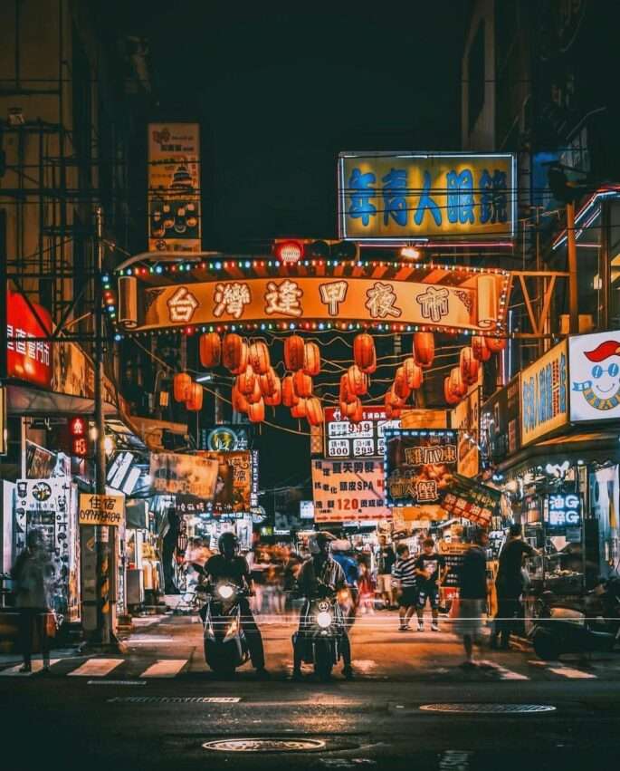 逢甲夜市の屋台で作りたての台湾グルメ、ボリューム満点でリーズナブル