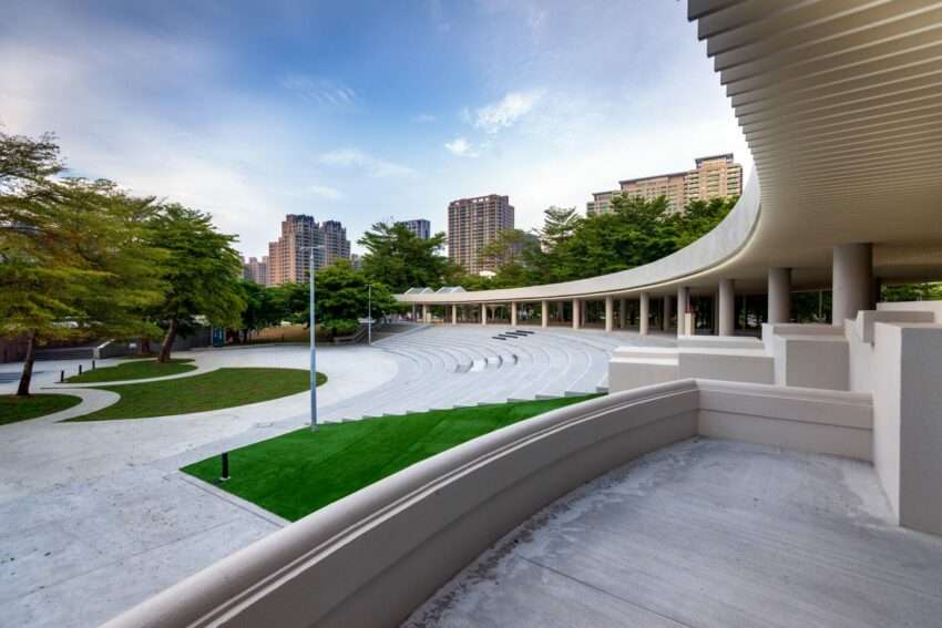 高雄 室内観光 高雄市立美術館の展示室内部