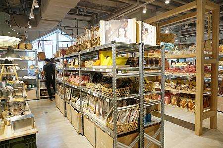 神農生活の台湾食材やセレクト品が並ぶワクワクする店内