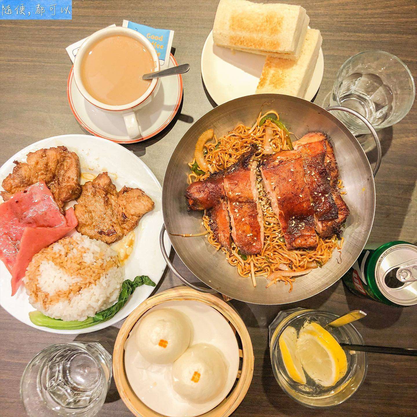映港式茶餐廳の香港スタイルのカフェメニュー