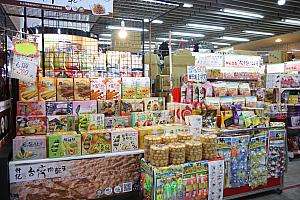 Z区のみやげ特売コーナー