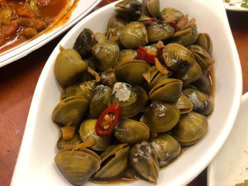 台湾の伝統料理・鹹蚋仔。シジミを醤油ベースのタレに漬け込んだ珍味