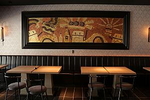 华山コインで作られた絵画、朝食コインのアートディスプレイ