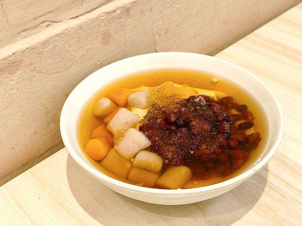 燕姐氷菓室の豆花:紅豆と芋園のトッピングが乗った台湾伝統スイーツ