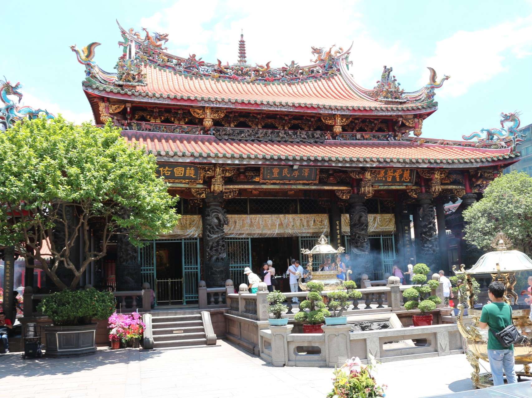 台北最古の寺院・龍山寺の正面