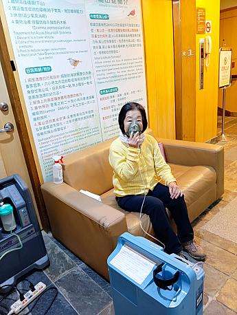 高山病対策として常設されている松雪楼の酸素吸入器