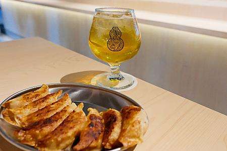 榕錦時光生活園區内の臺虎居餃屋。クラフトビールと焼き餃子が楽しめるスポット