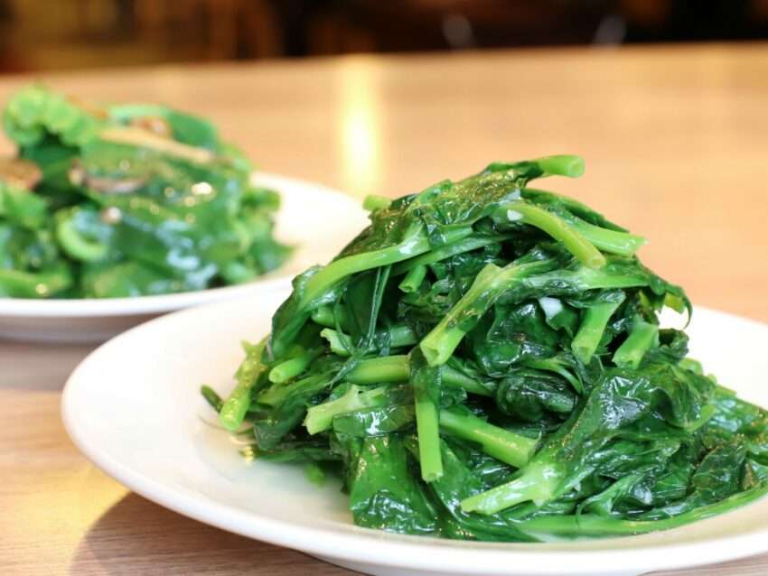 ニンニクで炒めたシンプルな台湾の青菜炒め