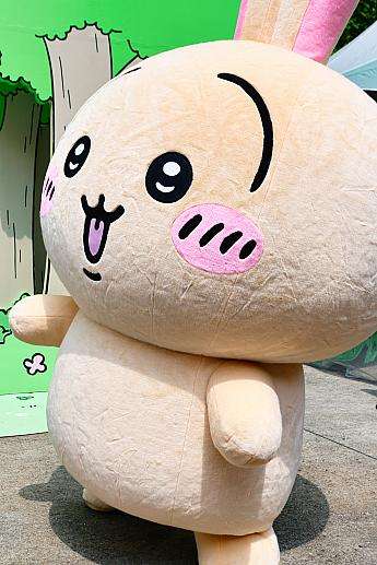 ちいかわのキャラクター「うさぎ」が登場する会場内の展示エリア